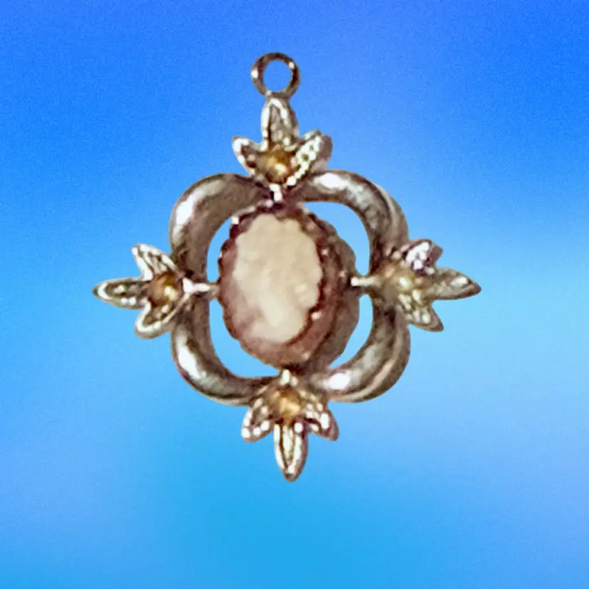 Vintage Teeny Left-Facing Ivory Cameo Goldtone Brooch
