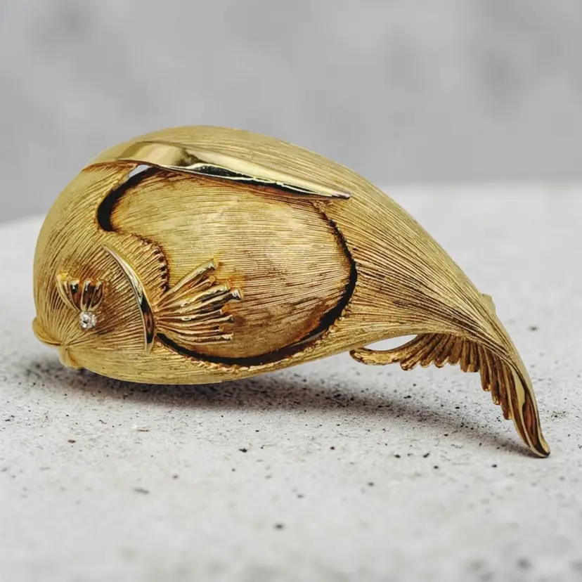 Big Belly Fish Clear Rhinestone Eye Textured Molded Gold Tone Brooch Beach