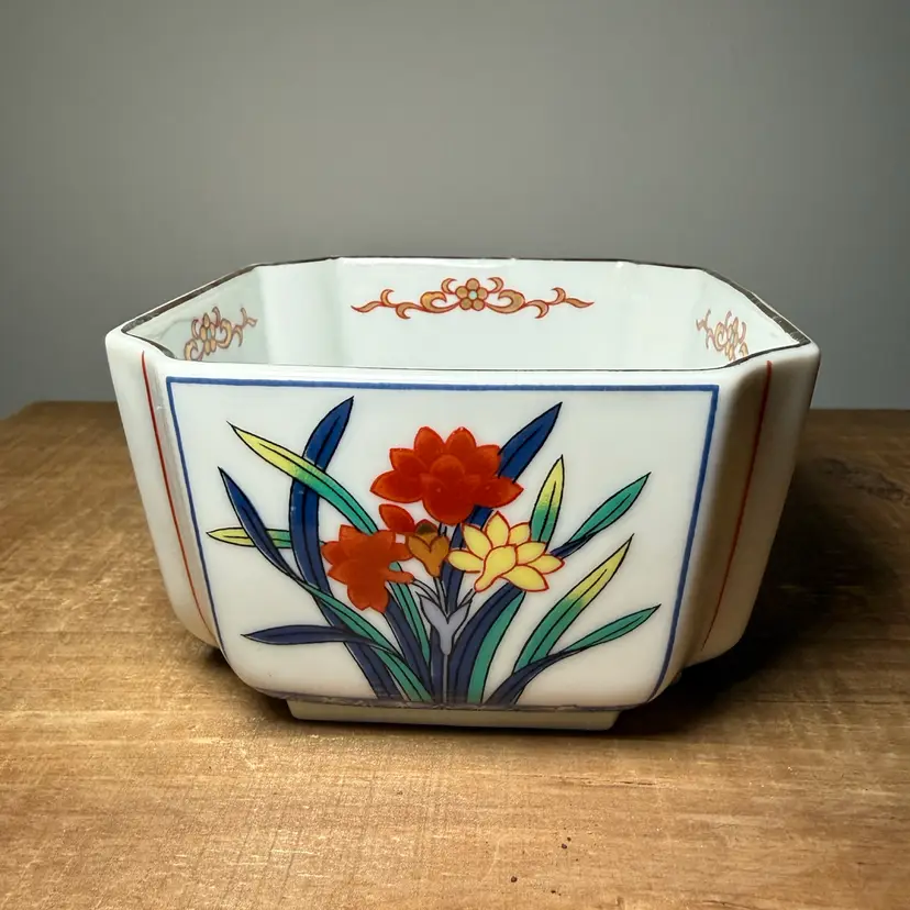 Shinonome Imari Ware Porcelain Square Bowl