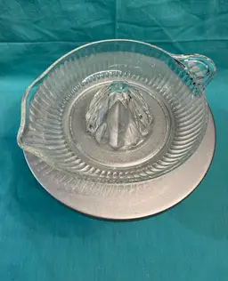 VTG Clear Glass Citrus Reamer Juicer
