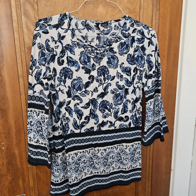 New Directions Blue & White Floral Top, S