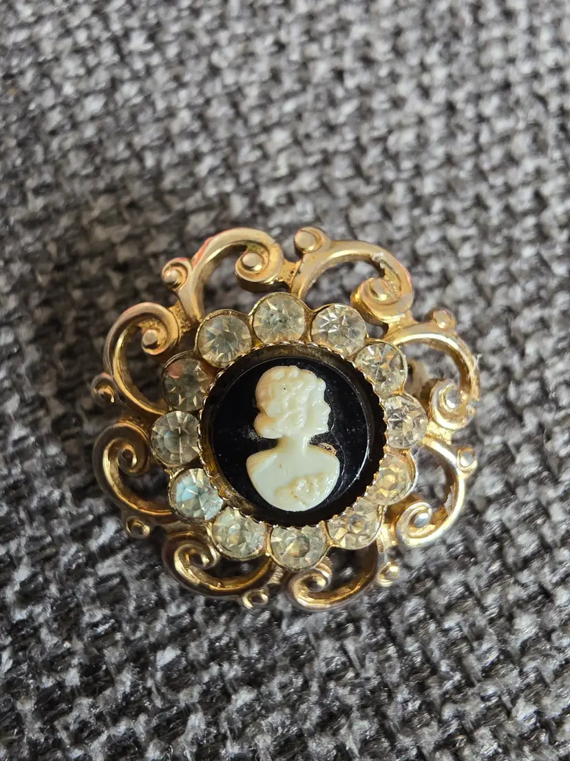 Vintage Coro Gold-Tone Cameo Brooch Featuring Rhinestones and a Victorian-Style Lady Profile