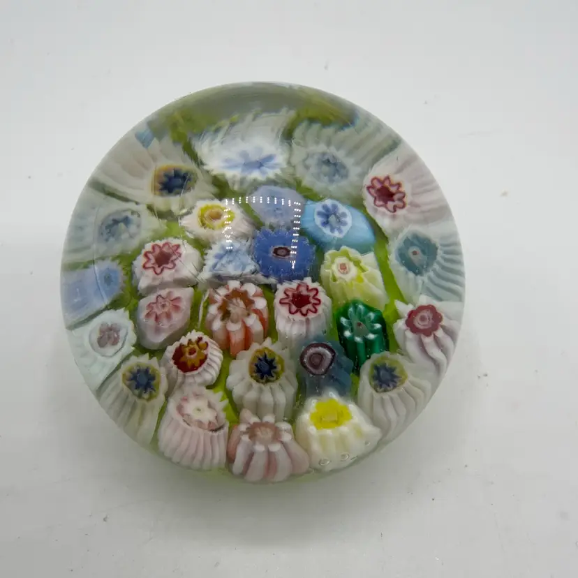 Strathern Close Pack Carpet Millifiori Mini Paperweight AS IS