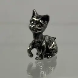 Pewter(?) Kitty, 1”x1”