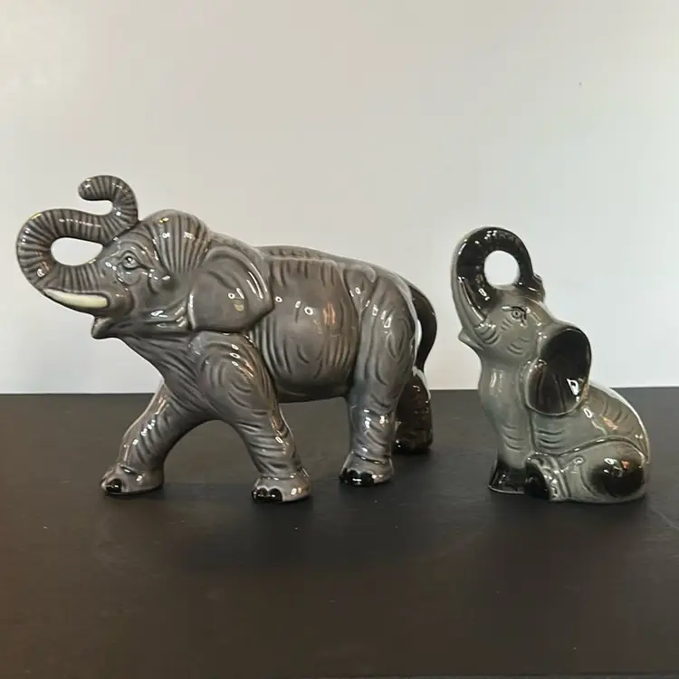 #814 Standing ,Trunks Up, Mother And Baby Elephant, Ceramic, Statue, Figurines, Dark Gray & Black