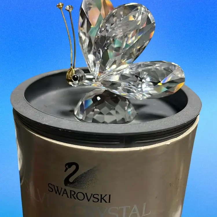 A faceted crystal teddy bear figurine by Swarovski with original packaging. Great Christmas Gift Idea