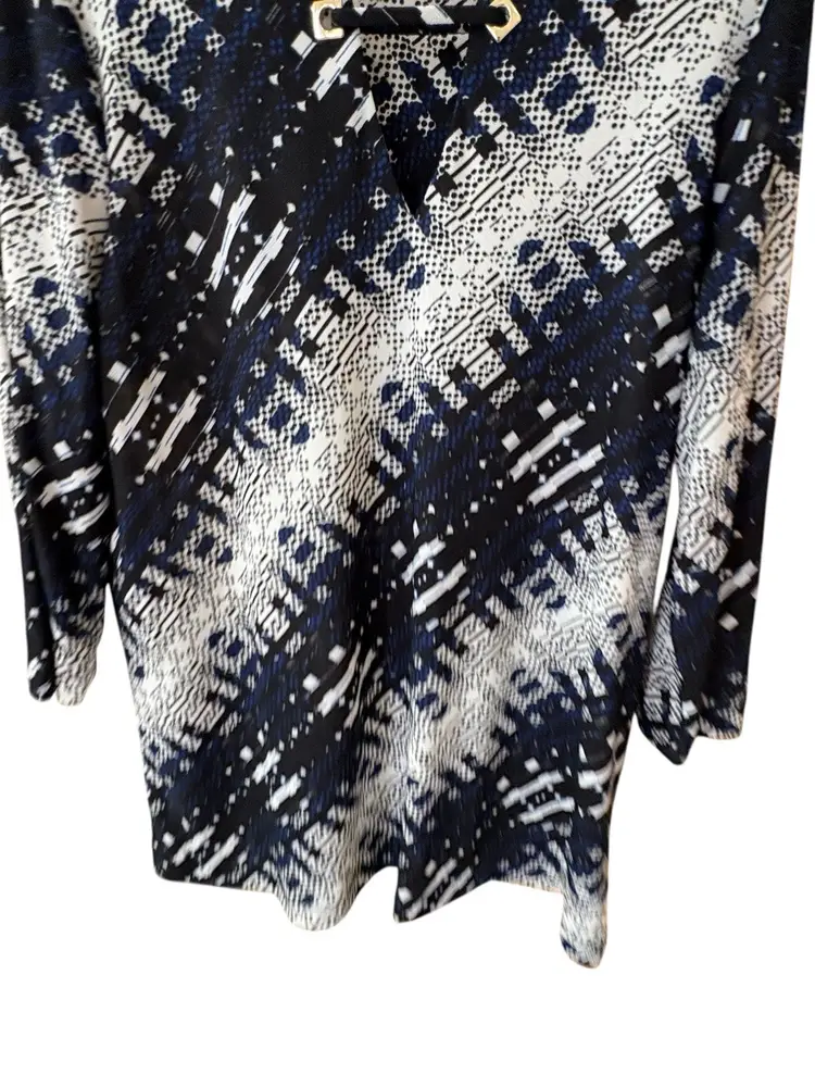 Dana Buchman Black Blue Grey Geometric Top Size Medium