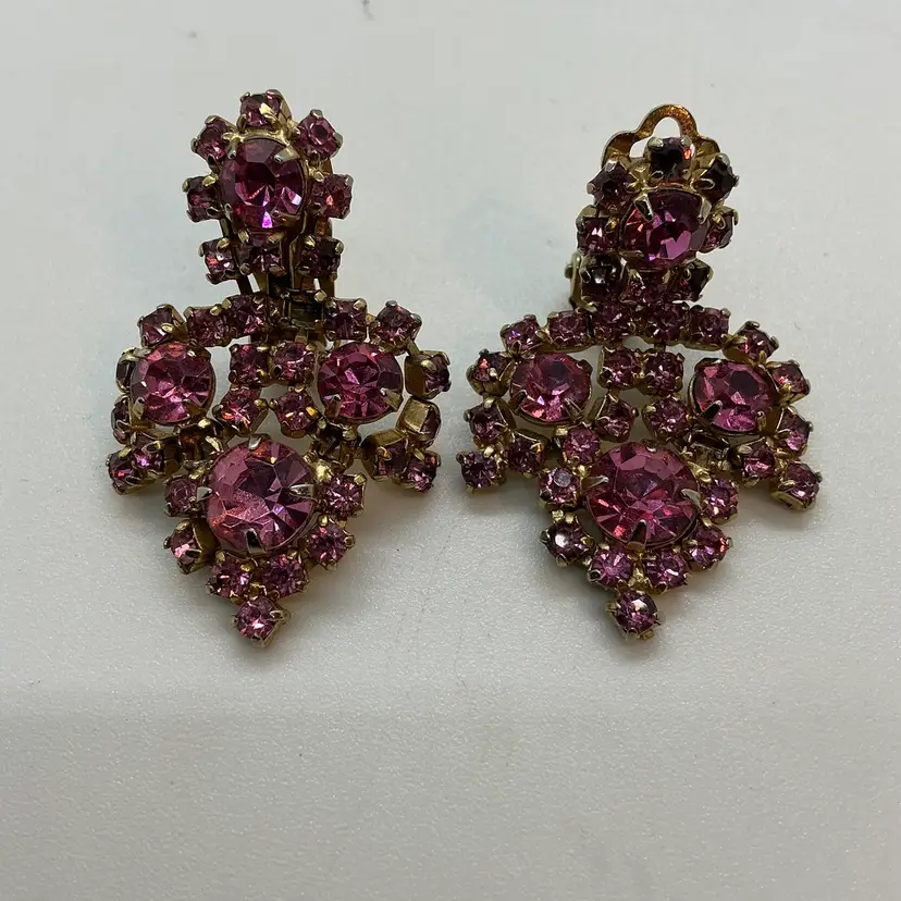 Vtg Signed Kramer Of NY Yellow Gold Tone Pink Rhinestone Clip on Earrings READ