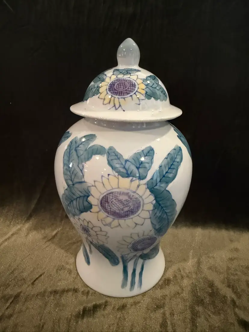 Beautiful Vintage Sunflower Ceramic Ginger Jar Urn With Lid 10” Chinoiserie style