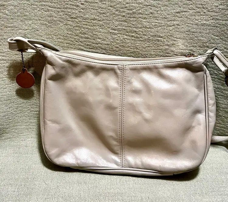 Vtg SAS Cream Beige Leather Shoulder /Crossbody Strap Purse Adjustable Strap USA