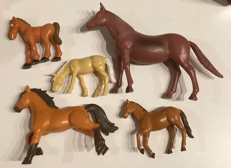 Lot of 5 Assorted Toy Model Horses - Spirit Chevron Horace Bakery Crafts