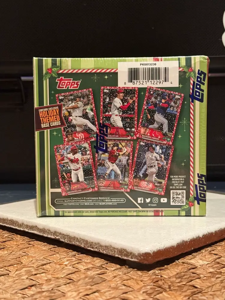 2023 Topps Holiday Baseball Mega Box