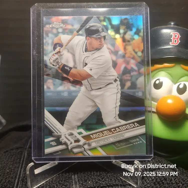 2017 Topps Chrome Refractor - Miguel Cabrera Detroit Tigers