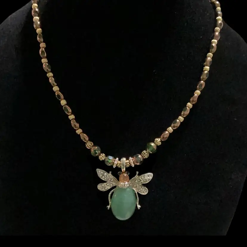 Beautiful Goldtone Kirk’s Folly Necklace.  With Goldtone Iridescent Beads & Goldtone Bee Pendant  With Aventurine Body With Clear Glass Rhinestones.