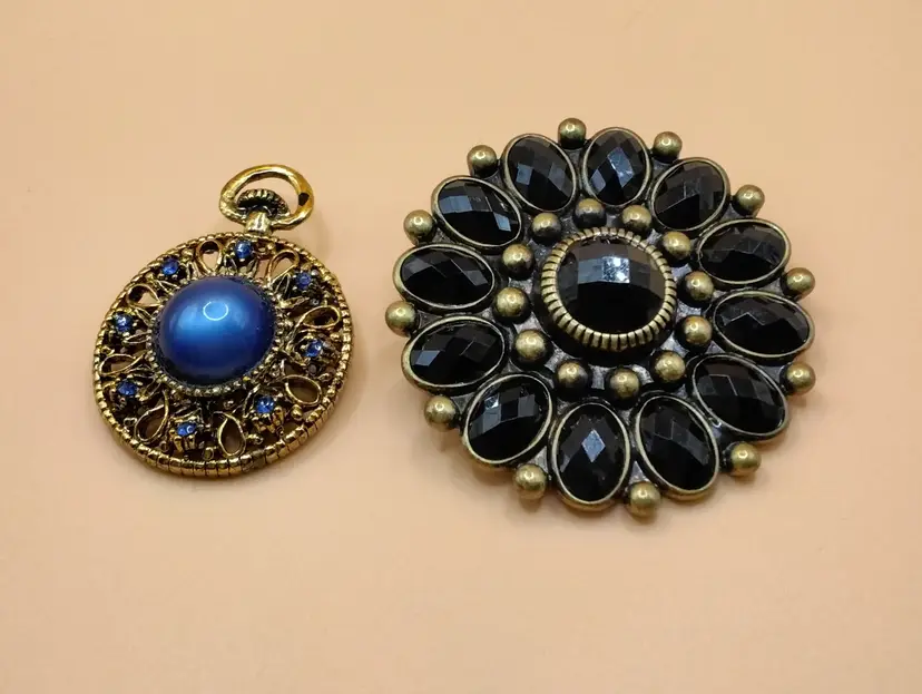 Necklace Pendent/Brooches Gerry's & Premier Designs Jewelry