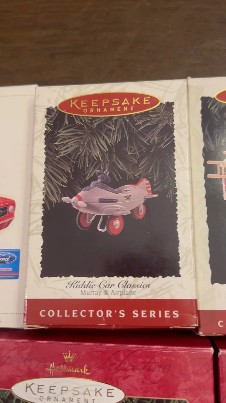 Hallmark keepsake ornament kitty car, classic collector series 6