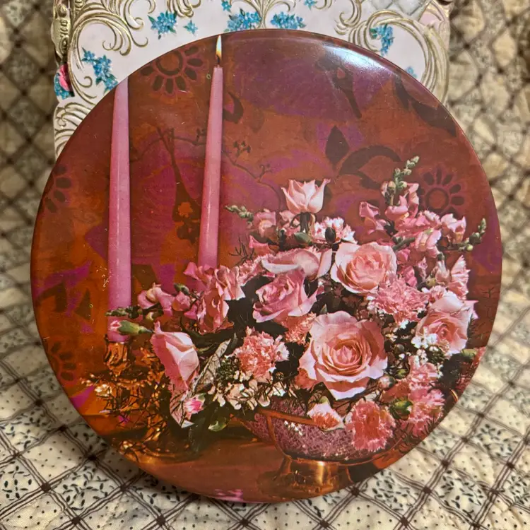#009- Vtg Floral Candles Valentines Tin