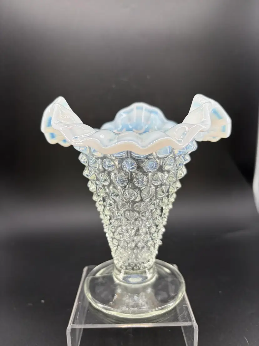VINTAGE FENTON OPALESCENT HOBNAIL GLASS VASE WITH RUFFLED RIM