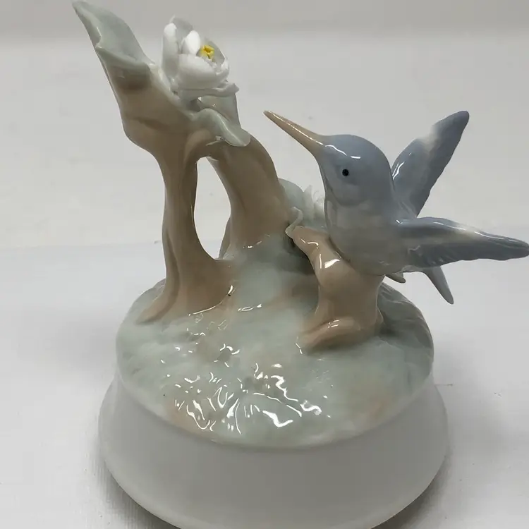 Otagiri Hummingbird Porcelain Musical Figurine