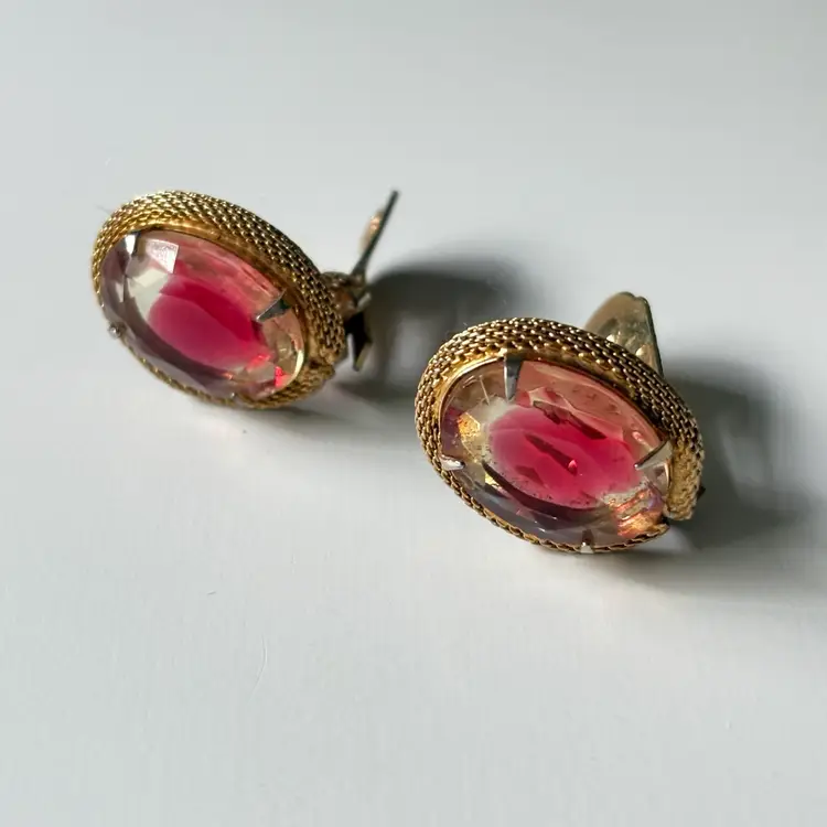 Vintage Givre red clear glass earrings oval gold tone mesh clip-on earrings classic tailored