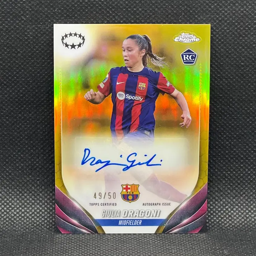 Giulia Dragoni 2023/24 Topps Chrome UEFA Women Gold /50 Autograph Barcelona Roma Soccer Card