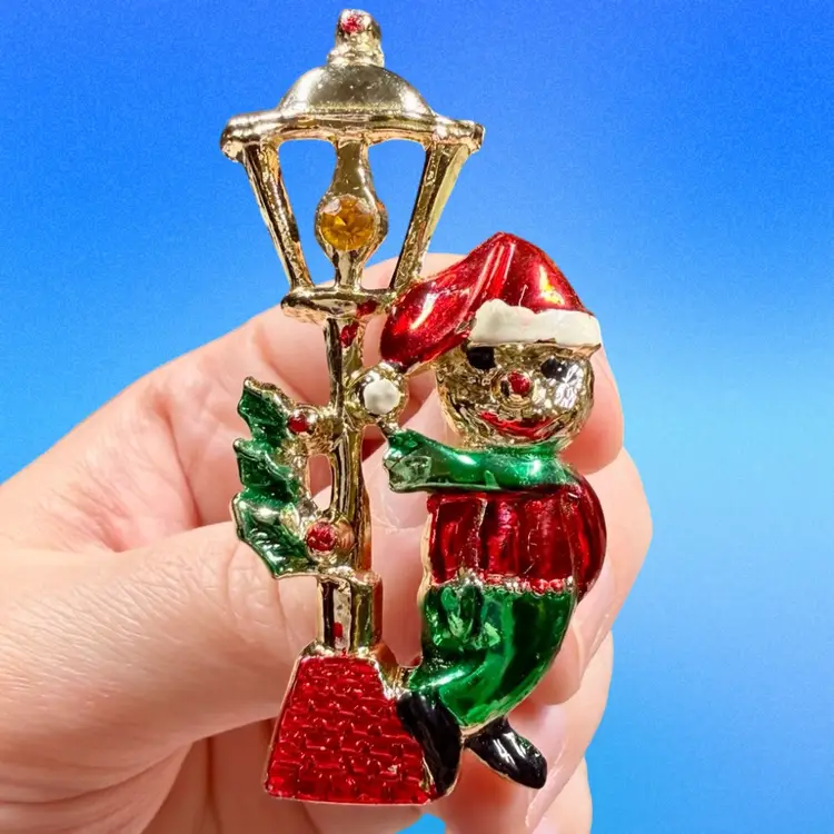 Vintage Enamel Gold Tone Christmas Brooch Pin, Light Pole