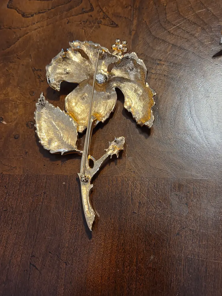 Vintage Barrera for Avon Brooch