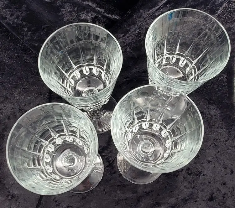 Chantelle Wine Glasses by Cristal D'Arques Set of 4  6.75"