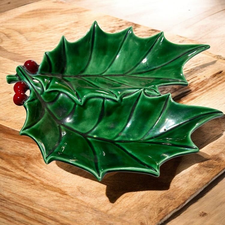 Vintage Atlantic mold Holly and Berry's trinket/candy dish 9" x 7.25" x 1.5"