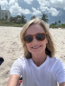 Hoya Harbor-Toni Veloni