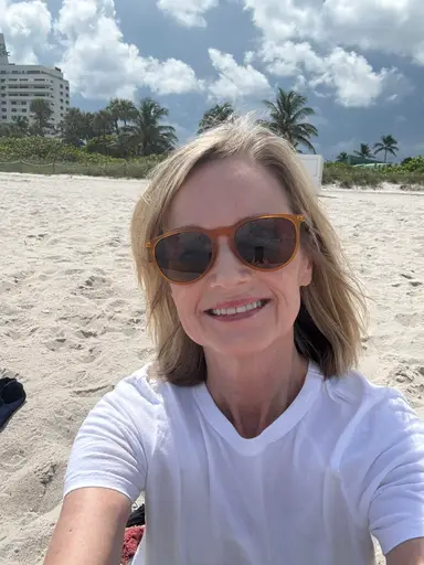 Hoya Harbor-Toni Veloni