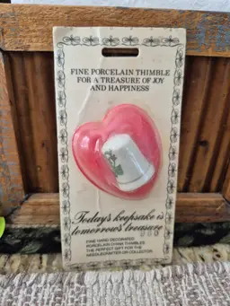 Vtg sewing porcelain thimble with forget me not floral