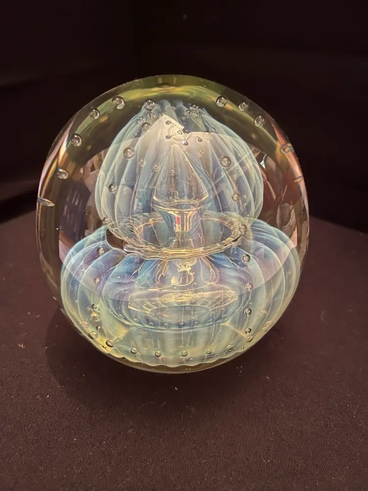 Robert Eickholt Iridescent Jellyfish Art Glass Paperweight Signed 1999