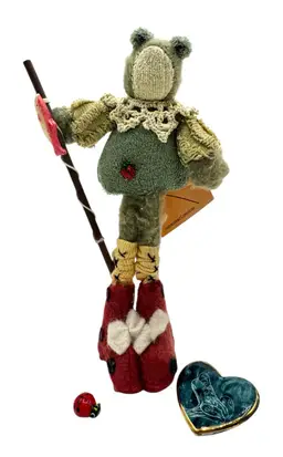 🎄For the Cottagecore Decorator🎄 Frog Figurine, Brooch, Glass Ladybug