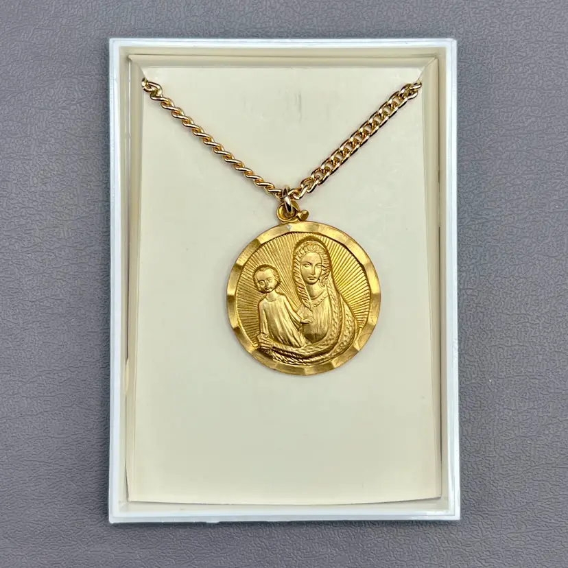 Vintage Blessed Mother & Child Religious 1" Medal With 9" Chain Germany Gold Tone In Gift Box