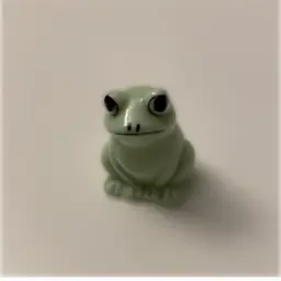 Norcrest The Bug House Miniature Porcelain Frog 5/8” X 3/4” X 1”