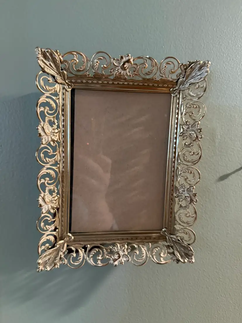 Vintage Ornate Goldtone Scrolled Filigree Photo Frame ~ 9x7. Wall hang/ Table top
