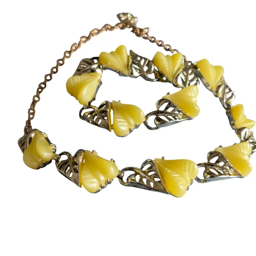 #01 Vintage Yellow Thermoset  Heart Shaped Bracelet And Necklace