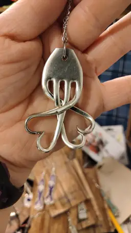 Twisted tines hearts pendant