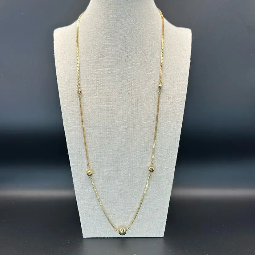 A023 - Avon Graduated Gold-tone Ball Necklace