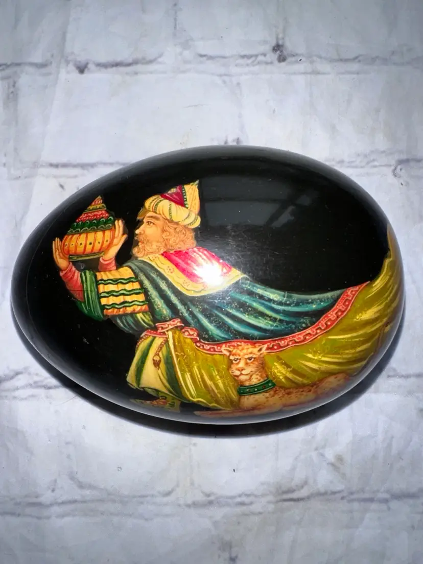 Vintage The Bombay Company Hand Painted Lacquered Egg Shaped Trinket Box
