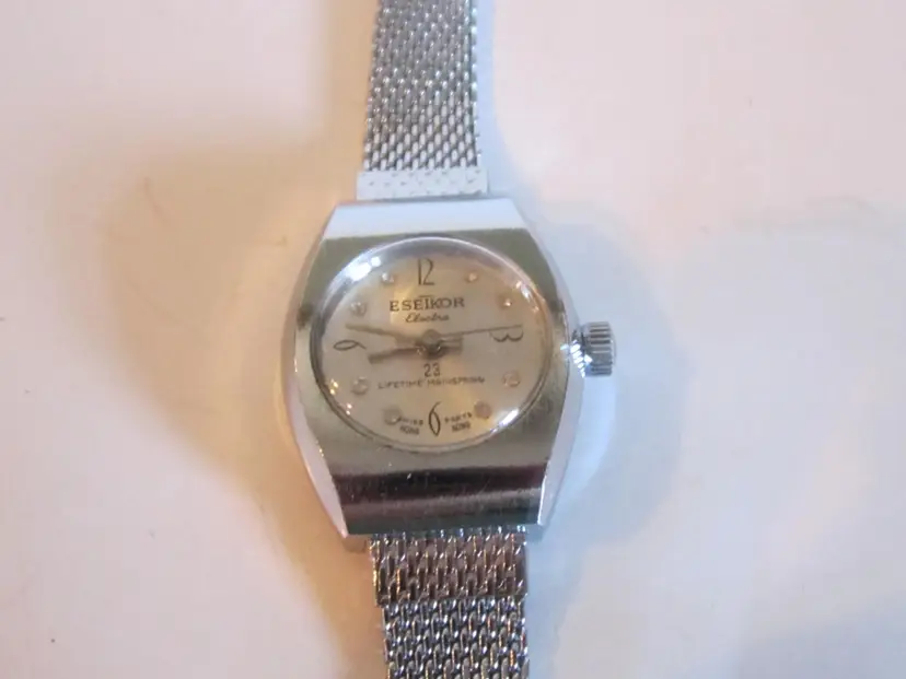 VINTAGE ESEIKOR ELECTRA SILVER TONE CLEAR CRYSTALS LADIES WATCH