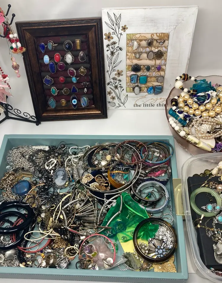 Jewelry Dig ✨ Plus More In The Store 🥳