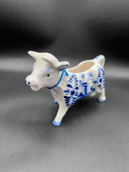 #04 Delft Blue Ceramic 1985 Blue & White Floral Cow Creamer With Bell 6”🐮