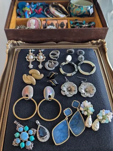 Final Look @ 40lb Auction Haul: Earrings, Pendants & More