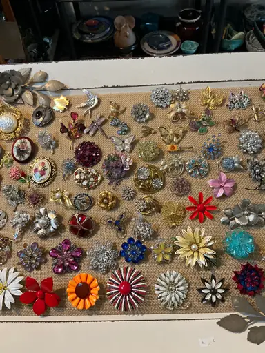 Annesyesteryear Pop Up Brooches
