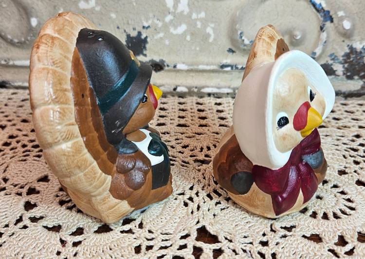 Vintage Thanksgiving Turkey Pilgrim Salt & Pepper Shakers Ceramic Fall Autumn