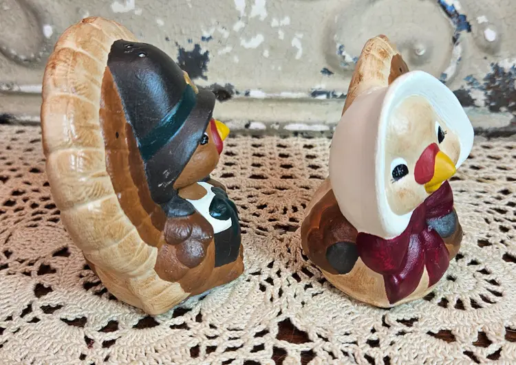 Vintage Thanksgiving Turkey Pilgrim Salt & Pepper Shakers Ceramic Fall Autumn