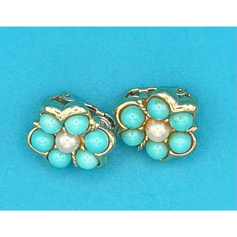 Vintage Sarah Coventry Turquoise Cabochon & Pearl Flower Clip-On Earrings – 1960s/70s