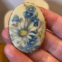Daisy Brooch